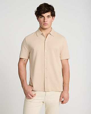 Express Men's Geo Knit Jacquard Short Sleeve Shirt in Tan