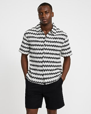 Express Men's Textured Contrast Striped Cotton-Blend Short Sleeve Shirt in White Small