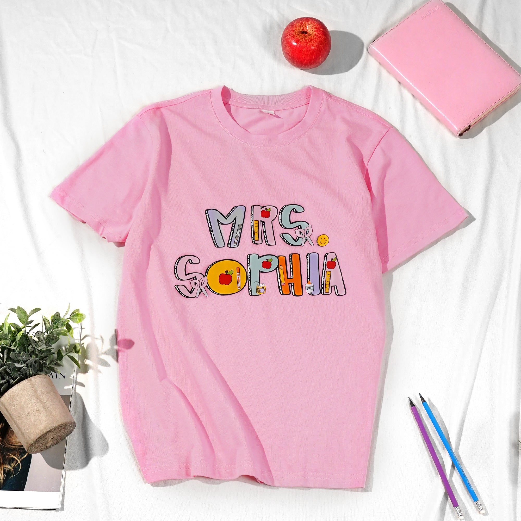 Tijeras de Manzana Personalizadas 100% Algodón Suave Cuello Redondo Camiseta de Profesora con Texto Regalo de Agradecimiento por la Vuelta al Cole para Profesoras
