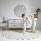 Alfombra infantil ovalada MARISA color crudo con borde en ondas 100x150cm