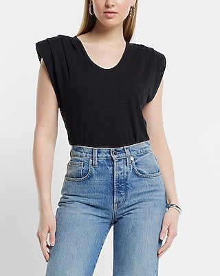 Express Women's Scoop Neck Padded Shoulder Sleeveless T-Shirt in Pitch Black