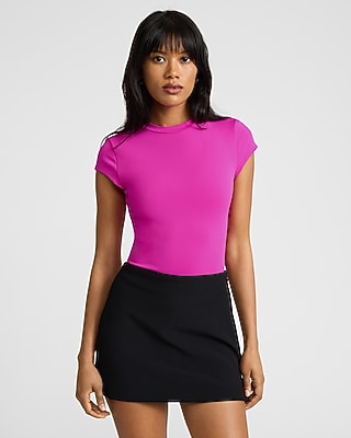 Express Women's Body Contour High Compression Crew Neck Short Sleeve T-Shirt in Neon Berry