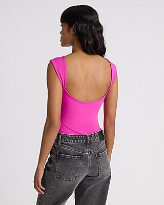 Express Women's Body Contour High Compression Boat Neck Open Back T-Shirt in Neon Berry