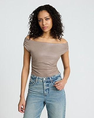 Express Women's Body Contour Stretch Cotton Shine Off The Shoulder Ruched Bodysuit in Mushroom