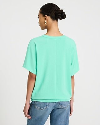 Express Women's Relaxed Crepe V-Neck Short Sleeve Sweater in Green Small