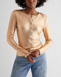 Express Women's Fitted Ribbed Foil Long Sleeve Henley T-Shirt in Rose