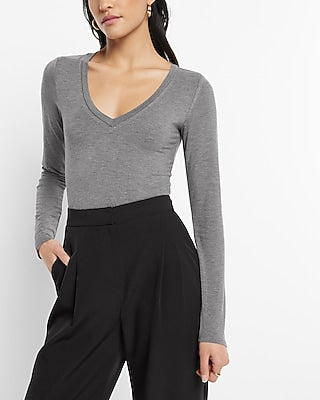 Express Women's Solid V-Neck Long Sleeve T-Shirt in Heather Gray