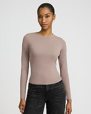 Express Women's Body Contour Mid Compression Long Sleeve T-Shirt in Mushroom