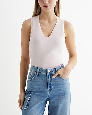Express Women's Silky Soft Fitted V-Neck Sweater Tank Top in Light Pink