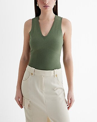 Express Women's Silky Soft Fitted V-Neck Sweater Tank Top in Green Small