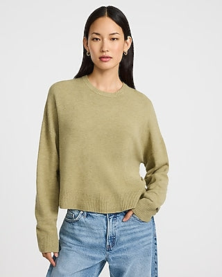 Express Women's Ultrasoft Relaxed Crew Neck Sweater in Green Small