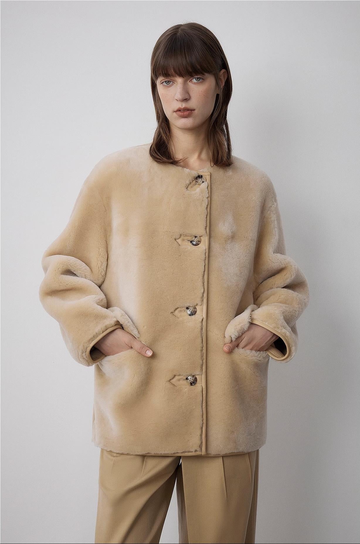 Retro Time Merino women's winter short round neck sheepskin jacket