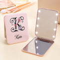 Espejo de maquillaje LED personalizado con lazo floral con iniciales y nombre Regalo de cumpleaños esencial de viaje de uso diario para mujeres amantes del maquillaje