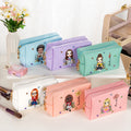 Personalizado Multicolor Nacimiento Flor Caricatura Personaje PU Cuero Bolsa de Maquillaje con Nombre y Cremallera Viaje Esenciales Cumpleaños Regalo para Mujeres