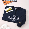 Personalizada Iconic Car Motocycle Bordado Foto Camiseta Sudadera Sudadera con capucha con texto Cumpleaños Aniversario Regalo para los propietarios de automóviles