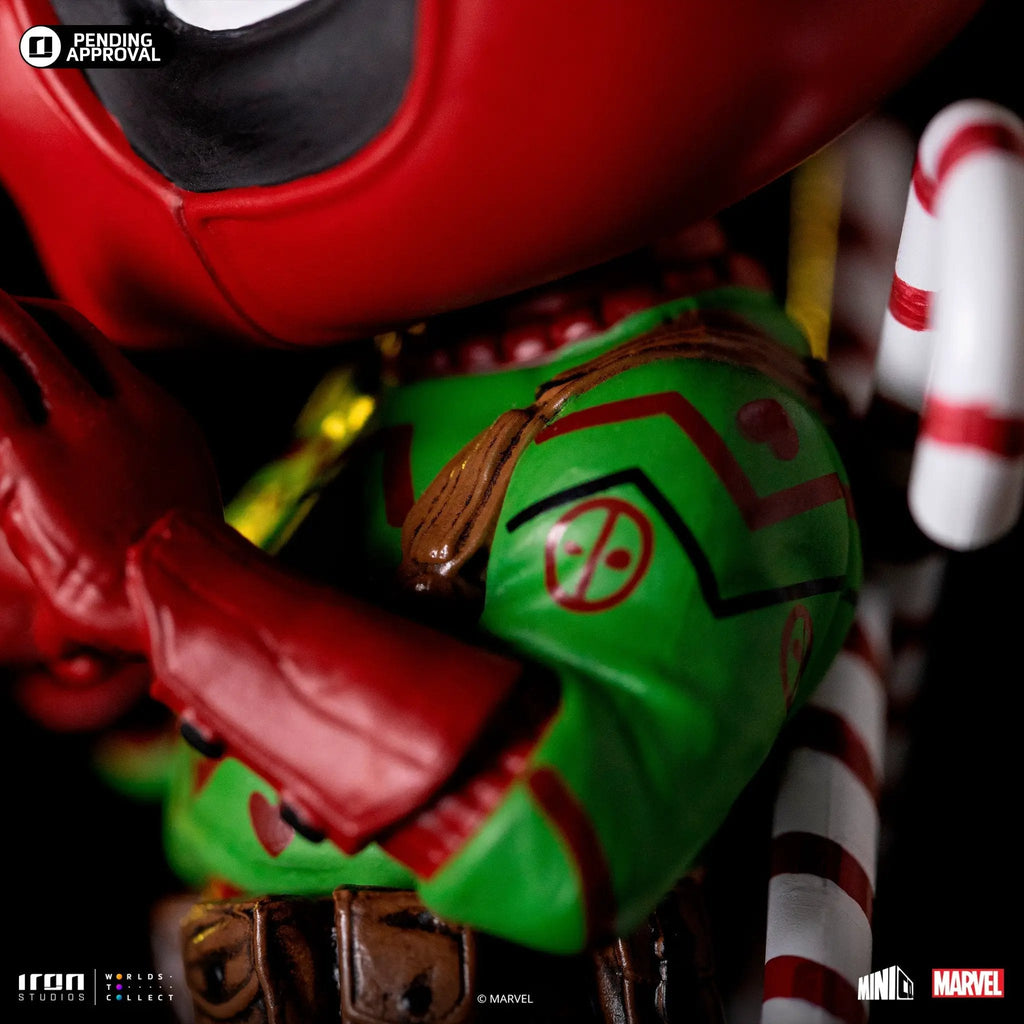 Statue Deadpool (Holidays Version) - Marvel Comics - Minico - Iron Studios