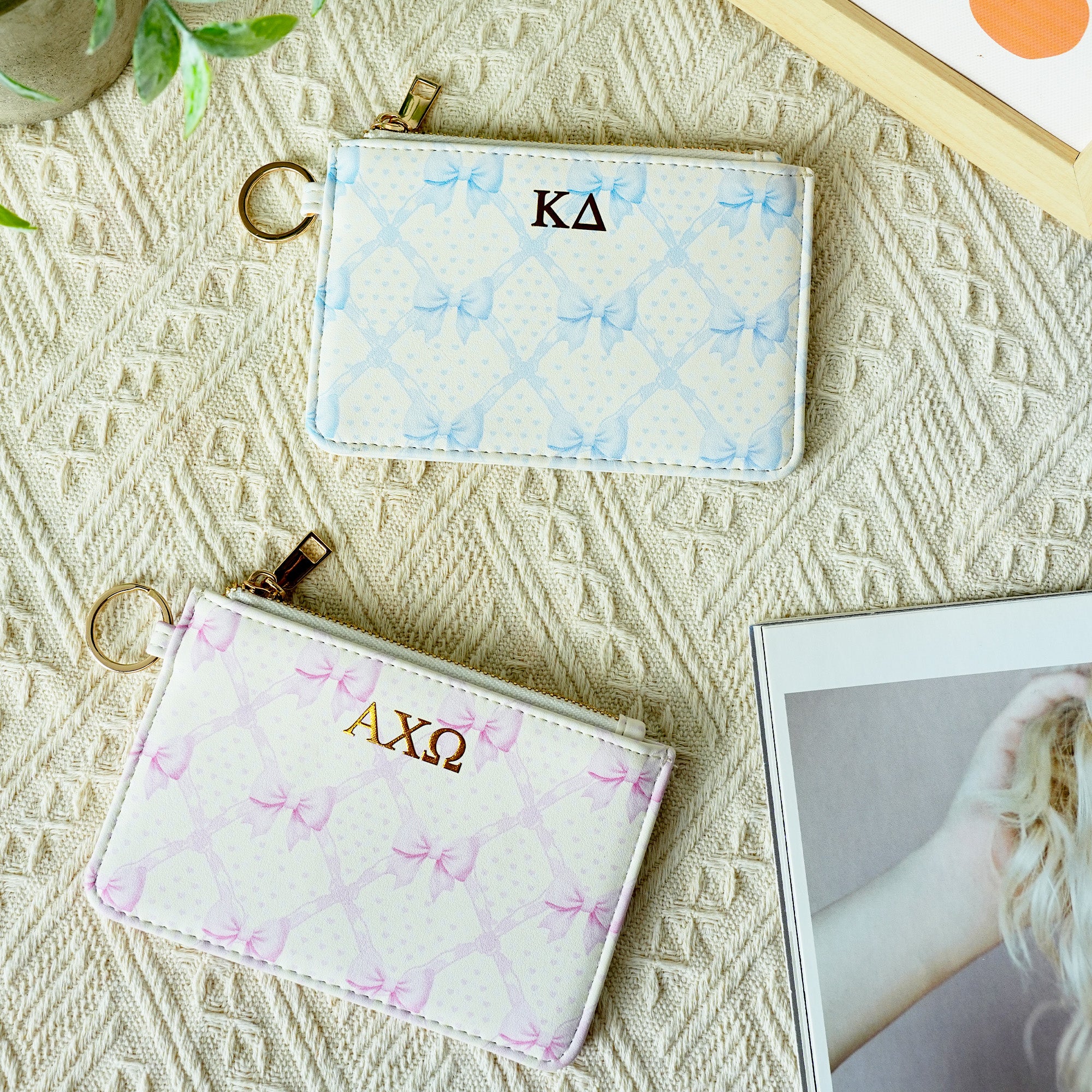 Llavero Personalizado con Pajarita y Corazón y Nombre de la Hermandad Regalo de Iniciación a la Hermandad para Amigas Niñas | Callie × Affinity Licensing