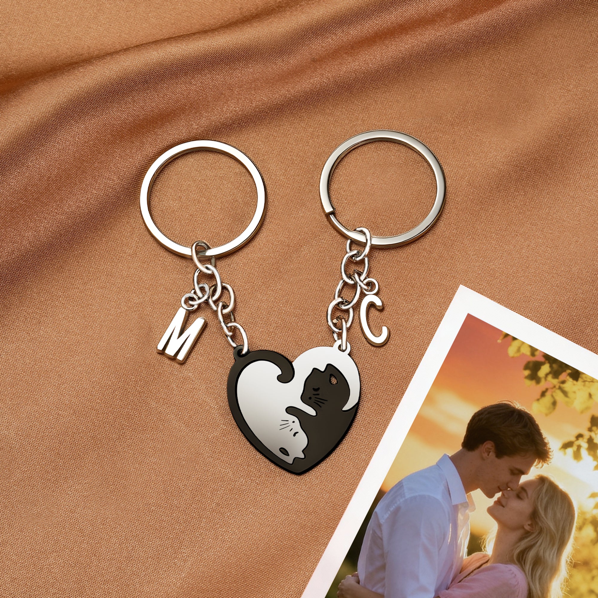 Llavero Personalizado en Forma de Corazón Gato Negro Gato Blanco con Inicial Uso Diario San Valentín Aniversario Regalo para Amante de los Gatos Novio Novia