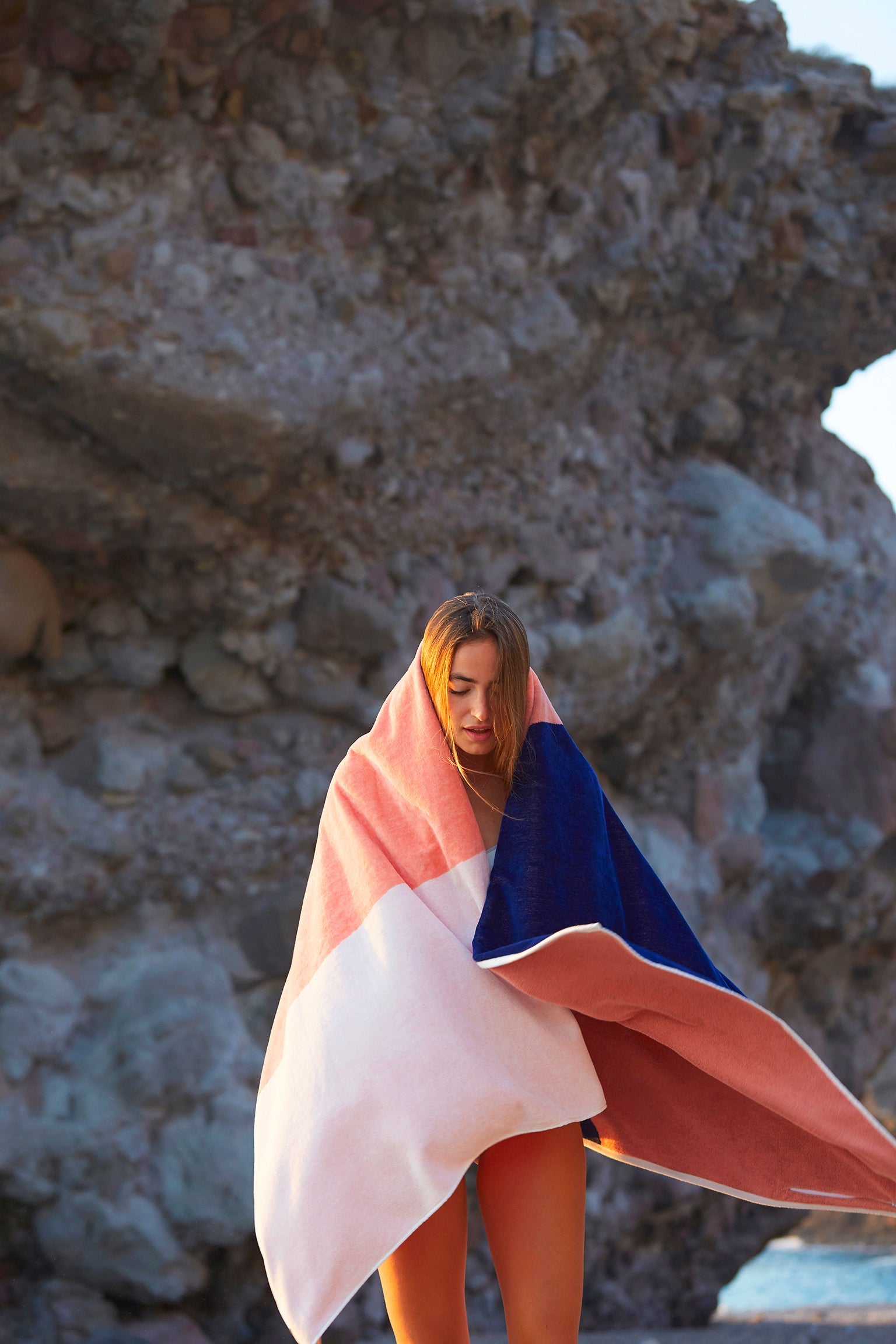 KONOH - Toalla de playa de algodón orgánico con bolsillo