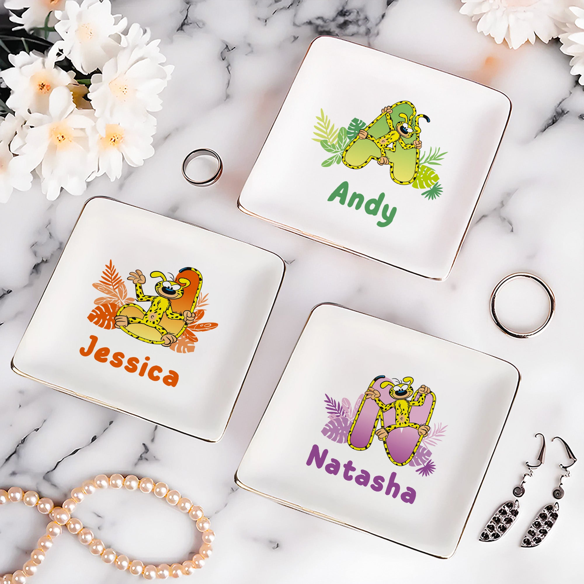 Personalizado de cola larga Marsupilami nombre inicial de cerámica baratija joyería regalo de cumpleaños para novia esposa | Callie × Marsupilami ®.