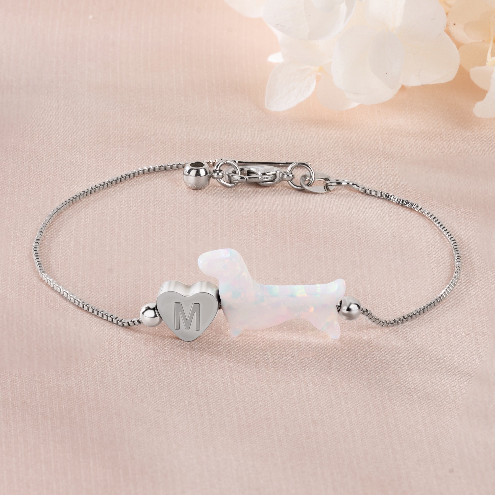 Personalizada en forma de corazón inicial de cuentas de ópalo Dachshund pulsera cumpleaños Memorial Gift for Dog Owners Lovers