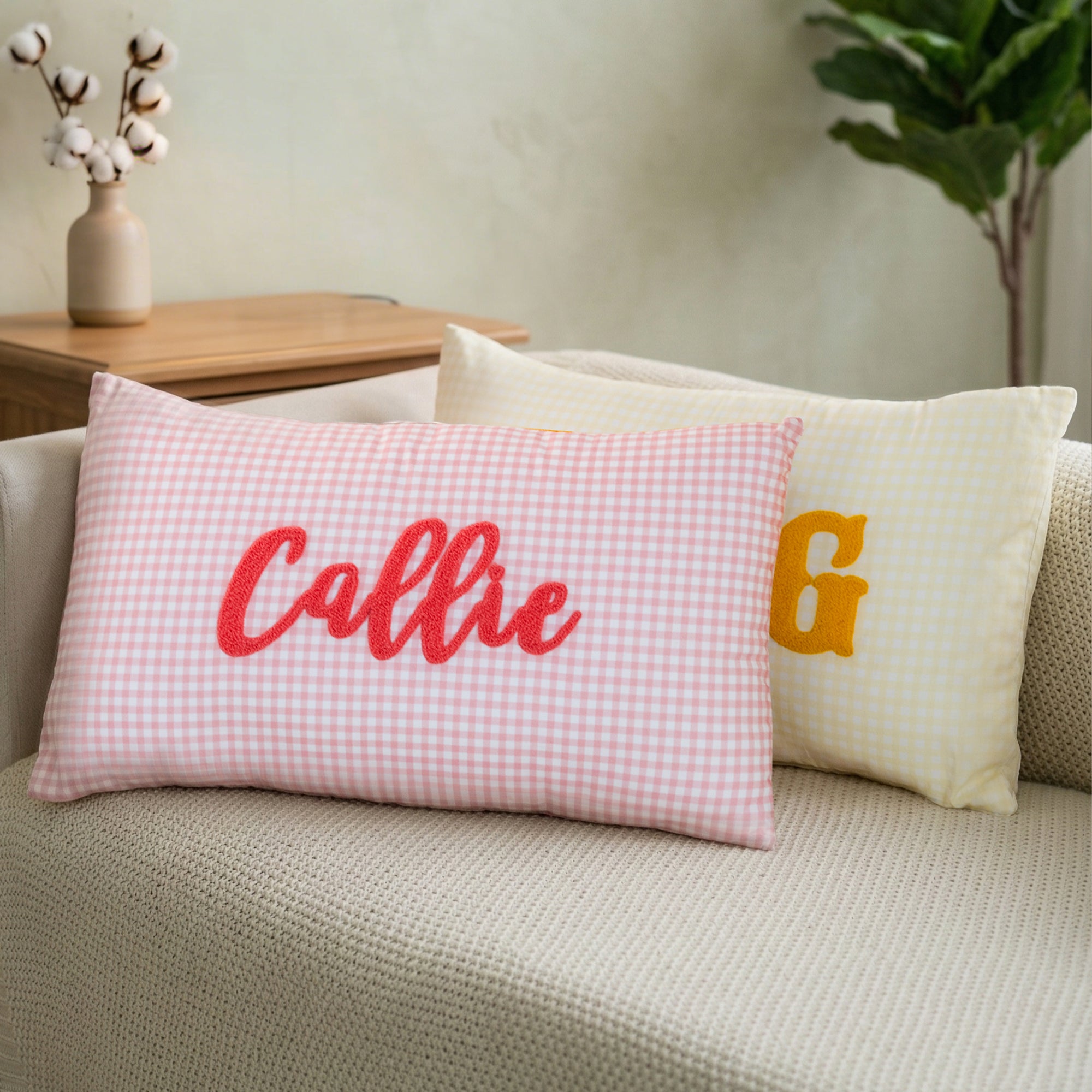 Texto bordado personalizado a cuadros multicolor Funda de almohada suave Decoración del hogar Uso diario Baby Shower Regalo de inauguración de la casa para los niños Familia