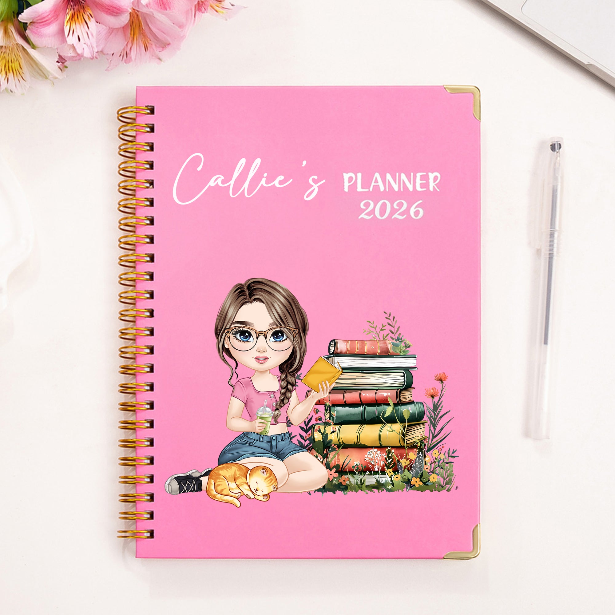 Cuaderno de espiral A5 con páginas semanales, mensuales y planificadoras Personalizado Cartoon Reading Girl Cat Book 2026 Regalo de cumpleaños para mujeres amantes de los libros