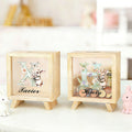 Hucha hucha de madera con ventana transparente personalizada con conejito de dibujos animados con nombre e inicial Regalo de Pascua para niños y niñas