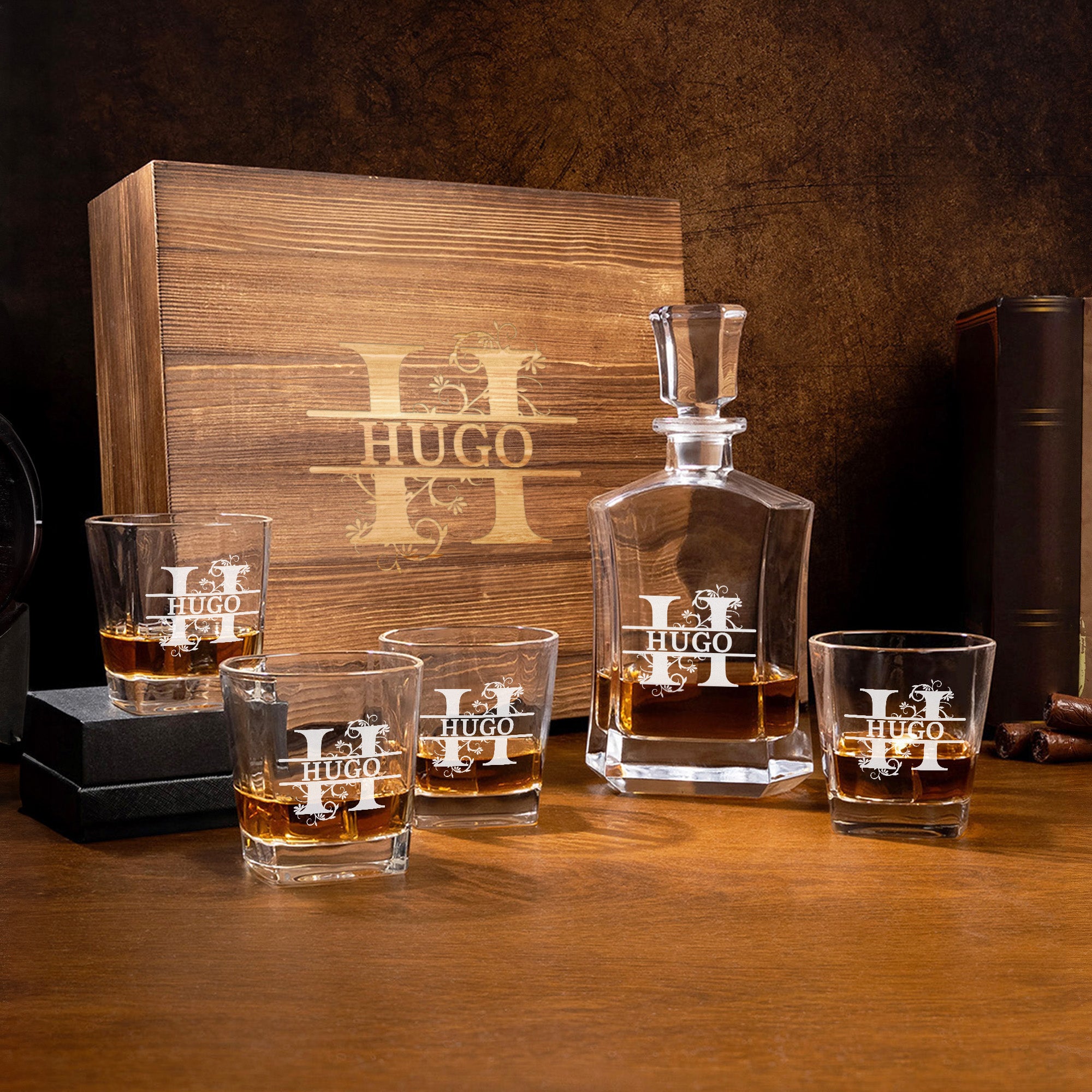 Decantador de whisky personalizado con iniciales de encaje Juego de 4 copas en caja de madera con nombre Regalo de cumpleaños Día del Padre para barman Papá amante del whisky