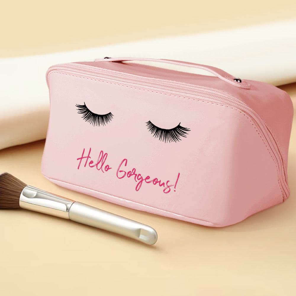 Pestañas personalizadas Bolsa de maquillaje de cuero de apertura ancha con nombre Accesorio de viaje Regalo de cumpleaños para ella