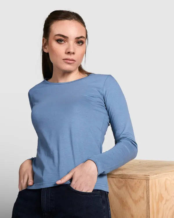 Camiseta semientallada, de manga larga y cuello acabado con ribete fino Vetonek