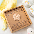 Moneda de madera personalizada para tomar decisiones con texto Regalo de Baby Shower para nuevos padres