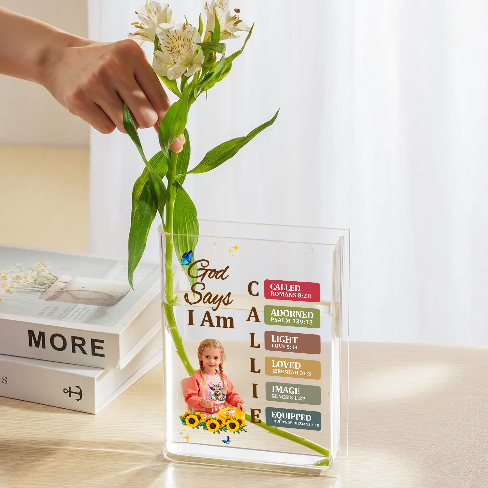 Florero acrílico transparente personalizado con nombre y foto para bautizo de cumpleaños inspirador para cristiano amante de los libros