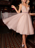 A-Line/Princess V-Neck Tulle Sleeveless Knee-Length Homecoming Dress With Appliques Lace