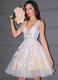 A-Line/Princess V-Neck Knee-Length Short/Mini Tulle Cocktail Dresses With Appliques Lace