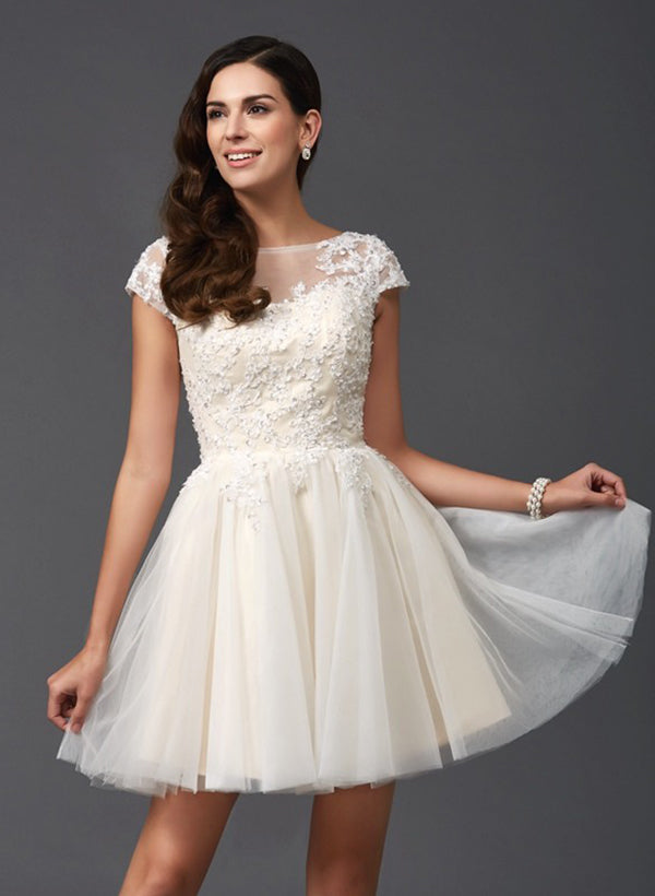 A-Line/Princess Scoop Neck Short/Mini Tulle Cocktail Dresses With Appliques Lace