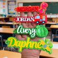 Llavero acrílico personalizado con el nombre de un simpático dinosaurio de autobús multicolor Regalo de cumpleaños de vuelta al cole para niños
