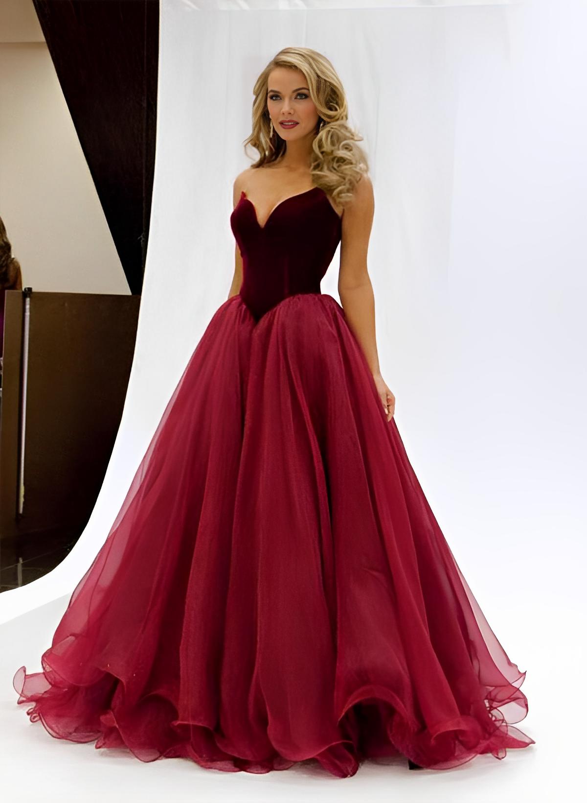 A-Line/Princess Sleeveless Sweetheart Organza Sweep Train Evening Dresses With Pleated