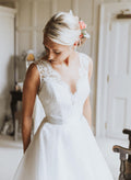 Boho Lace V-Neck A-Line Wedding Dresses With Organza