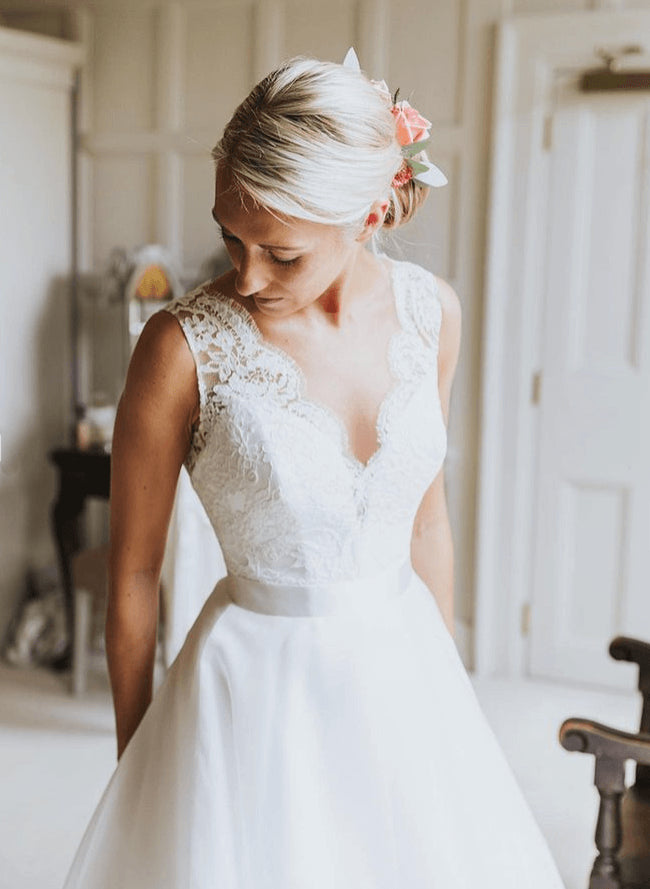 Boho Lace V-Neck A-Line Wedding Dresses With Organza