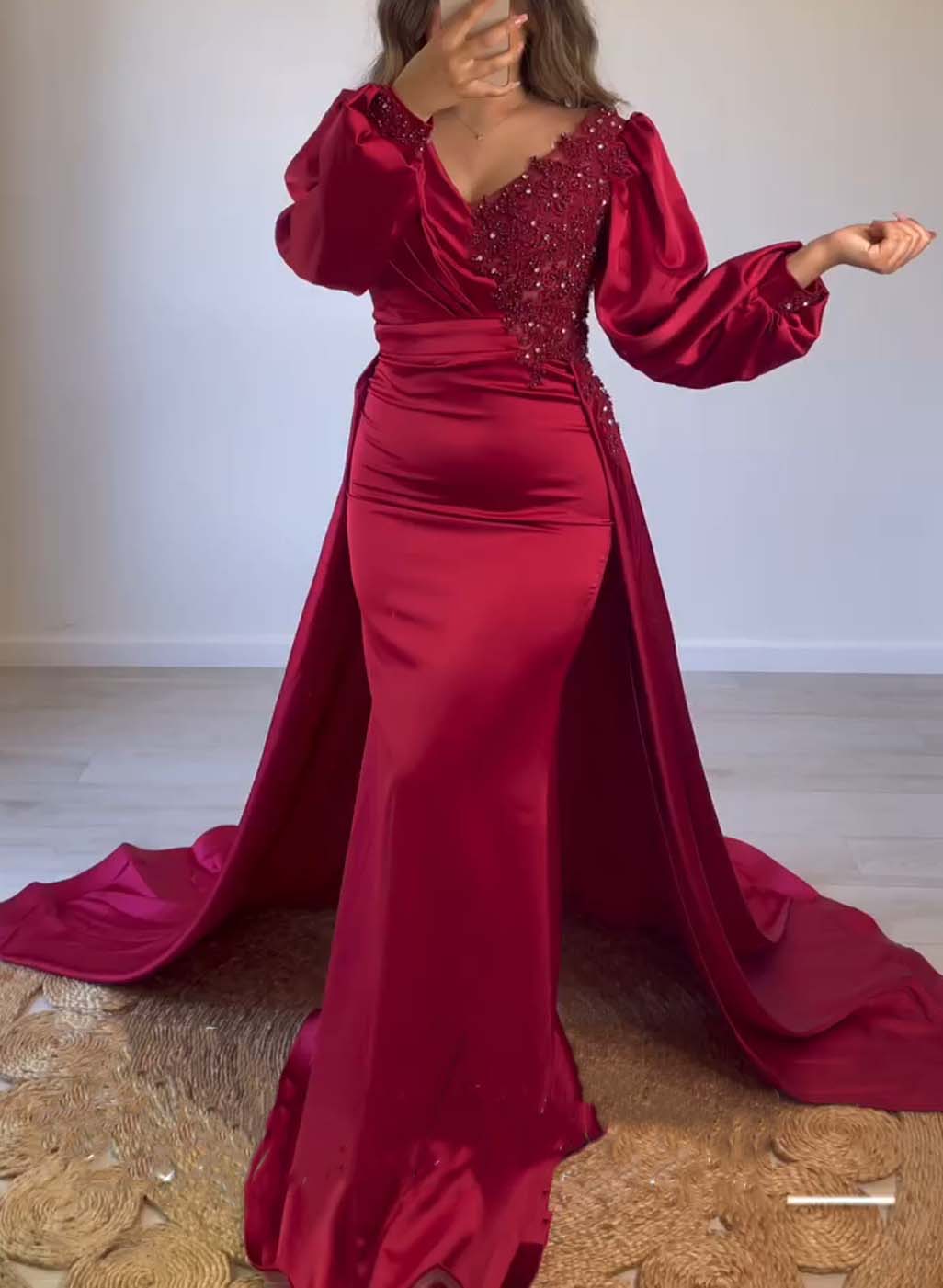 V-Neck Long Sleeves Lace Sheath/Column Prom Dresses
