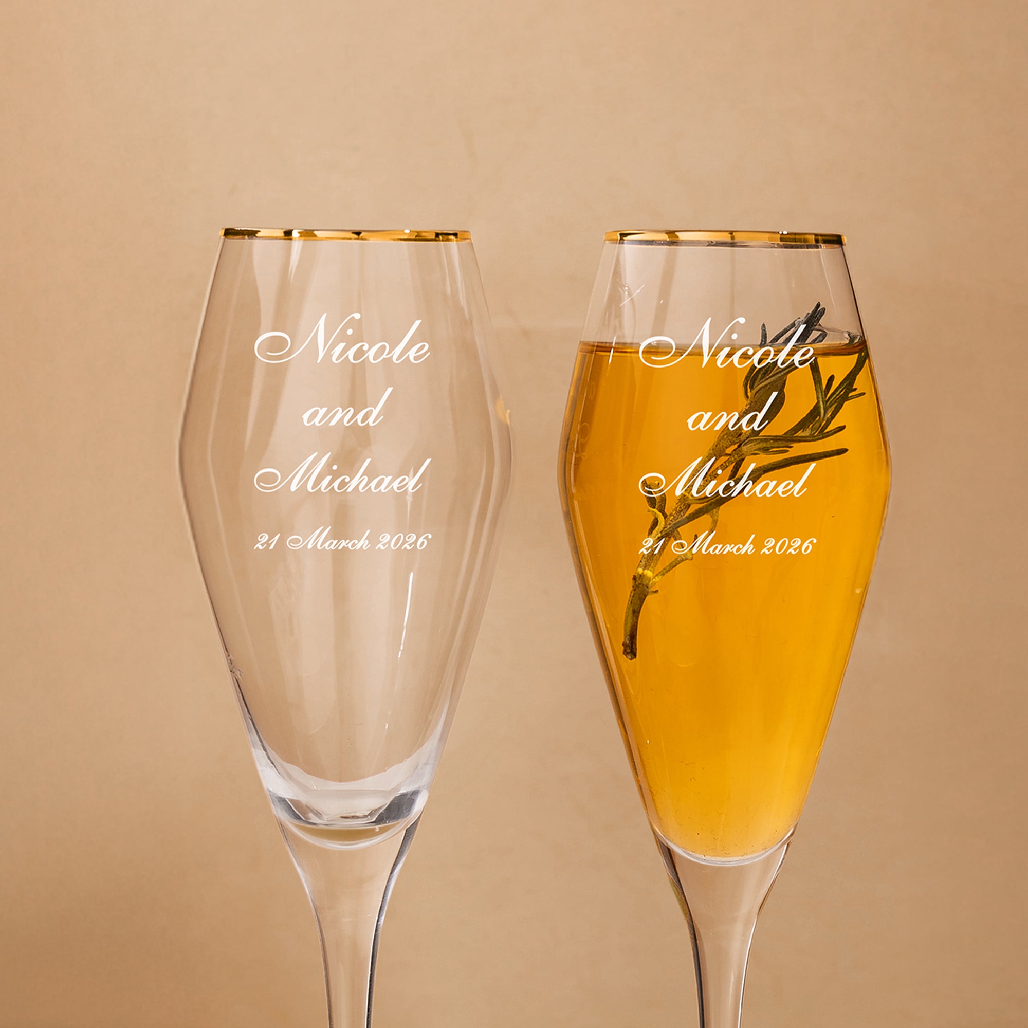 Juego de 2 copas de champán tulipán con monograma grabado en oro para recién casados, regalo de aniversario de boda