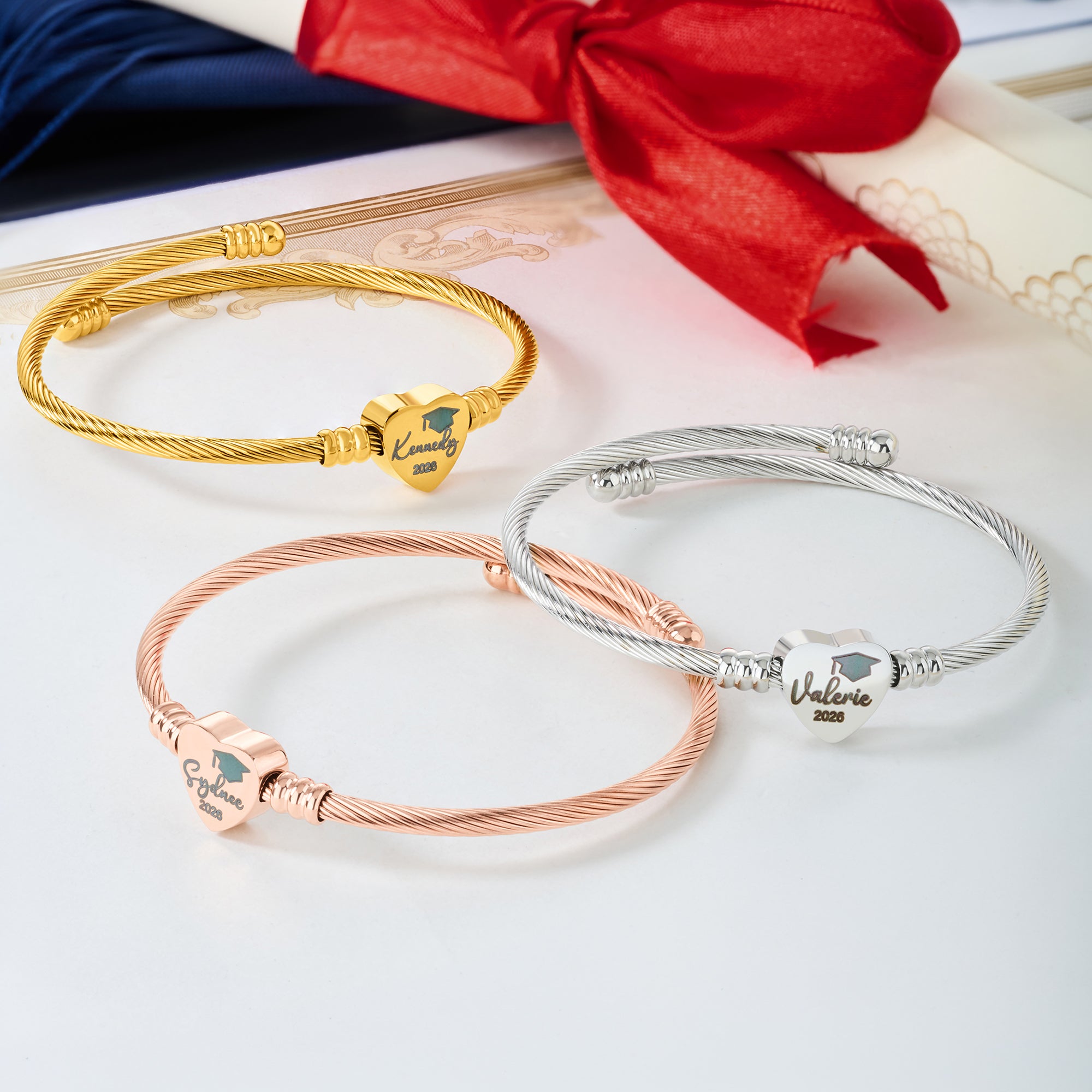 Personalizada Multicolor Graduación Cap Corazón Charm pulsera con nombre grabado y el año de uso diario Ceremonia de Graduación Regalo para Graduados