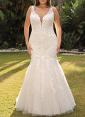 Trumpet/Mermaid V-Neck Sleeveless Sweep Train Lace/Tulle Wedding Dresses