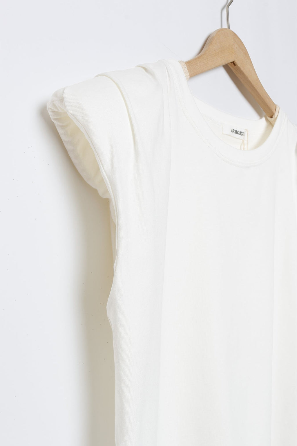 CAMISETA  HOMBRERAS