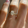 Luxurious 1.5 Carat Oval Cut Wedding Ring For Women In Sterling Silver