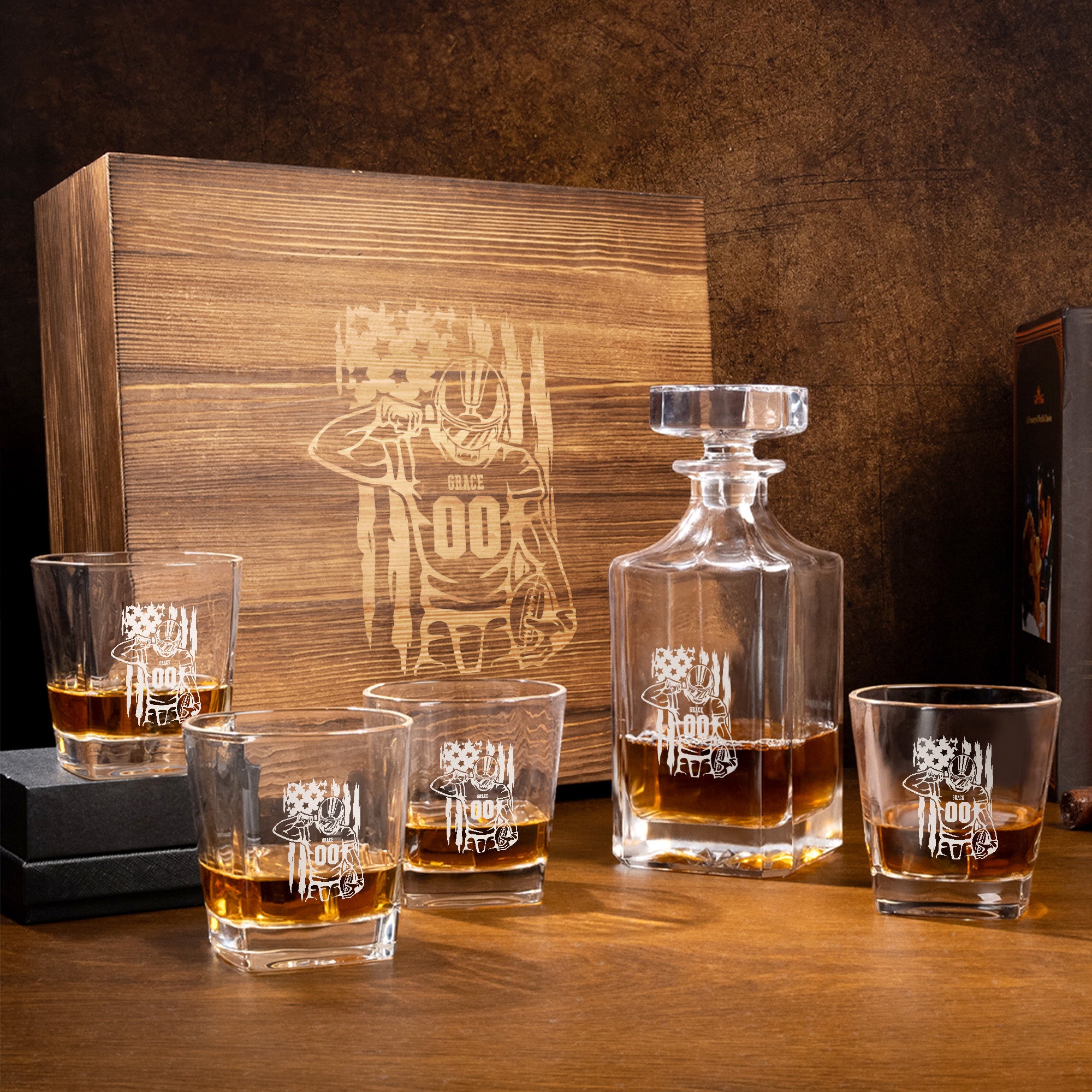 Juego de 4 copas y decantador de whisky personalizados con nombre grabado Accesorio de bar Regalo de aniversario para amantes del whisky y el licor