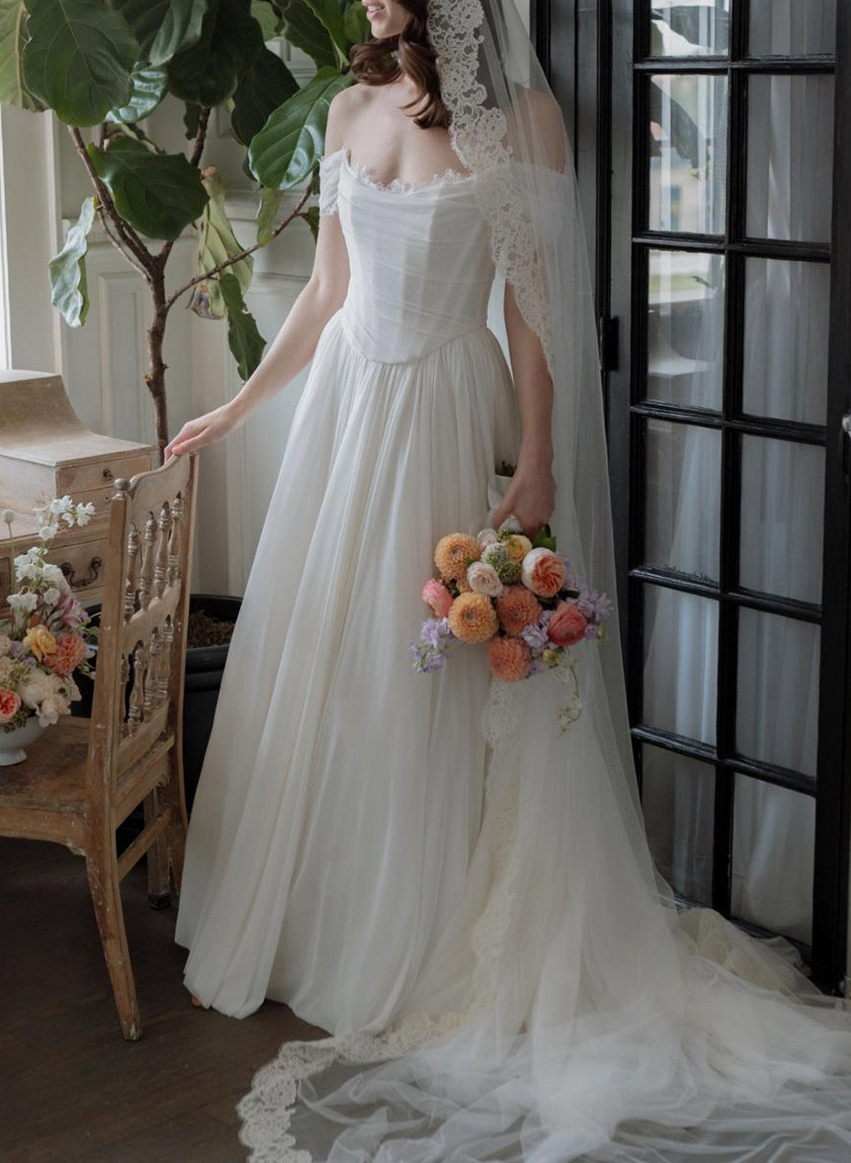 Elegant Off-The-Shoulder Sleeveless A-Line Sweep Train Tulle Wedding Dresses With Lace