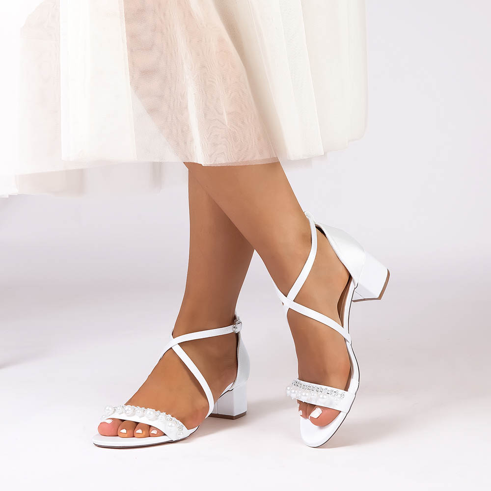 Low Heel Silk Like Satin Open Toe Wedding Shoes With Rhinestone/Imitation Pearl