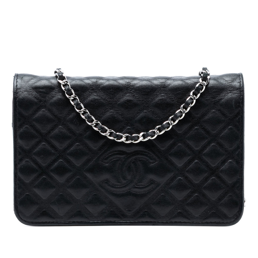 CC Embossed Lambskin Diamond Wallet On Chain